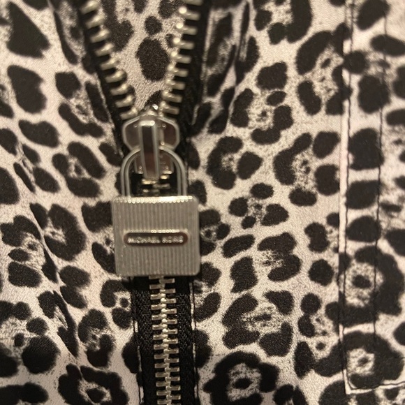 MICHAEL KORS ANIMAL PRINT ZIP-FRONT BLOUSE SIZE Large - Picture 2 of 5